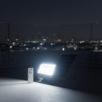 ⁦كشاف يعمل بالطاقة الشمسية بقوة 800 واط بضملن عامين⁩ - الصورة ⁦3⁩