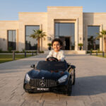 ⁦سيارة أطفال كهربائية مرسيدس اسود لسن ال 8 سنين بضمان 6 شهور⁩ - الصورة ⁦5⁩